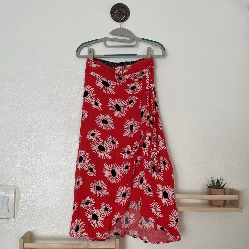 Anthropologie Conversations 37 of 52 Red Floral Wrap Skirt‎ Size XSP Capsule
